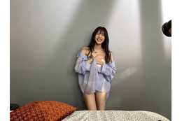 NMB48・横野すみれ、オフショット披露!ビキニ×透けシャツでセクシー! 画像