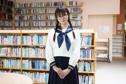 深田恭子、お下げのセーラー服姿を披露！ 画像