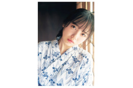 日向坂46・齊藤京子、1st写真集の裏表紙4種＆秋本康の帯コメ公開に！ 画像