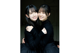 日向坂46大特集!金村美玖&小坂菜緒、“なおみく”グラビアの新たな誌面カット公開に! 画像