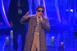 【NHK紅白歌合戦】鈴木雅之、亡き母に捧ぐステージ…! 名曲「夢で逢えたら」を熱唱 画像