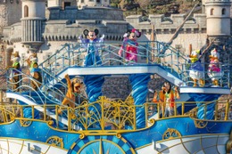 ミッキーマウス&ディズニーの仲間たちが、和服姿でゲストに新年の挨拶 画像