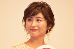 宇賀なつみ、割烹着姿で“シュウペイポーズ”を披露! 画像