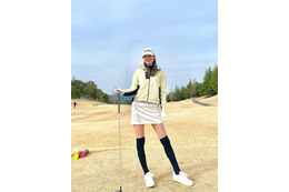 マギー、スタイル抜群のゴルフウェア!ミニスカ美脚にファン注目 画像
