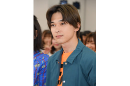 吉沢亮&小林優仁、大河ドラマ『青天を衝け』“W栄一”の2ショット写真にネット歓喜 画像