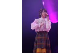 花澤香菜、カラオケで熱唱中に声バレしてファンが乱入! 画像