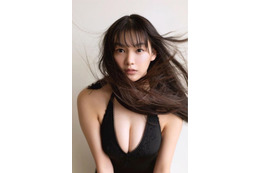 ミスヤンマガ・吉澤遥奈、写真集の中身チラ見せ!悩殺谷間ショット披露 画像