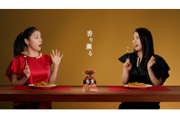 土屋太鳳、大人キャラと元気キャラを演じ分け!新CMで1人2役に挑戦 画像