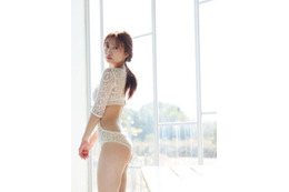 渡邉幸愛、スパガ卒業前のラストグラビア!レース衣装のセクシーショットも! 画像