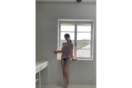 工藤美桜、圧巻の脚線美披露!オフショットにファン「色気が凄い」「素晴らしい」 画像
