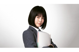 志田彩良、『ドラゴン桜』龍海学園の制服に身を包んで人生初の始球式に登場 画像