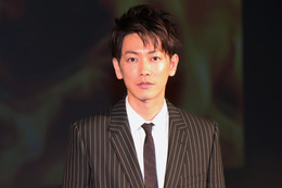 佐藤健、胸キュンシーンにこだわり…黒のタートルネックは20着以上試着