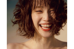 中村ゆりか1st写真集から本人おススメカット公開!満面の笑顔から清楚系クールカットまで 画像