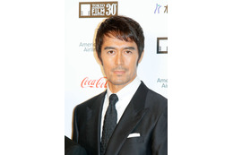 阿部寛、モノマネ芸人と初対面!公認与える 画像