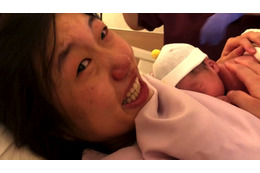 横澤夏子、出産直後に初めてわが子を抱く感動シーン公開!サントリーCMの一コマ 画像
