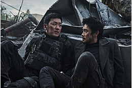朝鮮半島が未曾有の事態に!イ・ビョンホン×ハ・ジョンウ×マ・ドンソク共演映画『白頭山大噴火』迫力の予告編解禁 画像