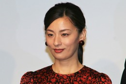 尾野真千子、“恩人”河瀬直美監督と10年ぶりにタッグも撃沈「見事に砕かれました」 画像