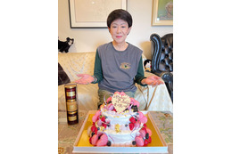 美川憲一、75歳誕生日迎え「まだまだしぶとく。生きてやるわよ~」 画像
