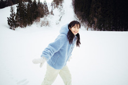 NGT48の美少女・本間日陽、1st写真集は動画付きポストカードが特典に 画像
