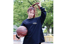 元SKE48・高柳明音がバスケ女子に!Tシャツ姿に萌えるファンも 画像
