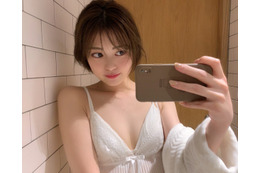 元AKB48・前田亜美のセクシーキャミ姿にファン興奮! 画像