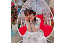 大友花恋、ロングワンピに大きなリボンの甘めコーデ!『イタイケに恋して』オフショット 画像