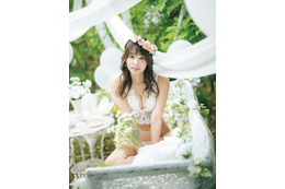 水瀬ぴあのが“眠れる森の美女”に!?水着グラビアで変身! 画像