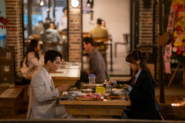 【韓国ドラマ】ソン・スンホンが恋愛下手な精神科医役！ソ・ジヘらとの四角関係の結末は？『夕食、一緒に食べませんか』 画像