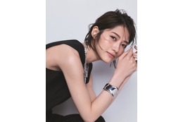 若月佑美、『Oggi』で初表紙!クールビューティな”透明美肌”披露 画像