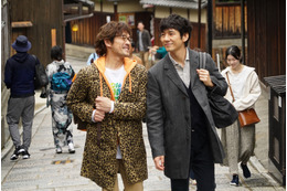 西島秀俊・内野聖陽の微笑ましすぎる京都旅行!劇場版『きのう何食べた?』場面写真解禁 画像