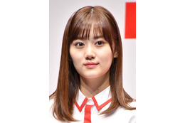 山下美月、22歳の誕生日を報告!愛猫と一緒に「にゃんにゃんということで」 画像