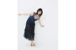 西野七瀬、夏らしい肌見せノースリーブで表紙&グラビア 画像