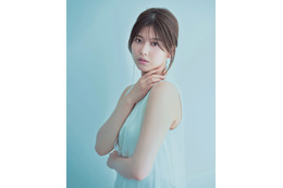 櫻坂46・渡邉理佐、表紙&グラビアで圧倒的な透明感 画像