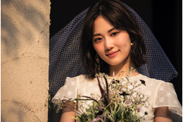 乃木坂46・山下美月、初のウェディングドレス姿!理想の相手は「引っ張ってくれる人」 画像