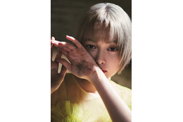 玉城ティナ、デビュー10周年記念写真集 『世界』 10月発売!蜷川実花が全編撮影 画像