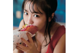 大原優乃、カレンダー完売に喜び!SNSに水着やモグモグショットも公開 画像
