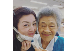 『おかえりモネ』高岡早紀、大方斐紗子と頬寄せ合う仲睦まじい2ショット公開 画像