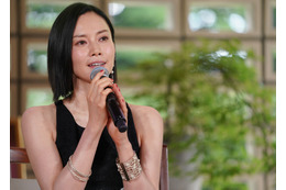 中谷美紀、生活拠点・オーストリアの“裸体主義”に衝撃…全裸でバドミントン! 画像