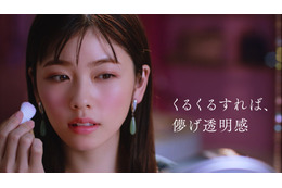 小芝風花、かわいすぎる「儚げ透明感」メイク！CM動画先行公開 画像