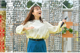 モー娘。OG・保田圭が『LOVEマシーン』熱唱!カラオケ採点95点以上なるか? 画像