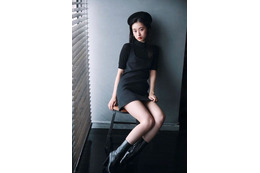 井本彩花、「原色美女図鑑」に登場!クールな雰囲気で美脚披露 画像