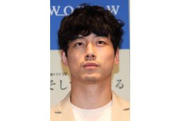 坂口健太郎、清野菜名から水かけられた！？「何回もかけられました」新・火曜ドラマの裏側語る 画像