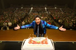 郷ひろみ、66歳の誕生日をファンとお祝い!ライブで全20曲を熱唱! 画像
