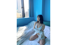 中崎絵梨奈、“脱ぎかけ”セクシーなビキニショット公開！「色っぽいね!!」「可愛すぎ」の声 画像