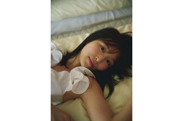 福本莉子、4年ぶりに写真集を発売!“彼との初めての旅行”をテーマに大人っぽく魅せる 画像