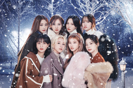 TWICE、オンラインイベント開催！クリスマス感たっぷりなステージから新曲2曲を披露 画像