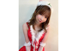 「いっしょにクリスマス過ごしてくれへん?」もえあず、胸チラサンタコスに反響 画像