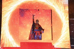 新庄剛志監督、スパイダーマンイベントに特注スーツでド派手に登場! 画像