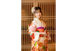新成人・高橋ひかる、華やかな振袖姿公開!理想の大人像、今年の抱負語る 画像