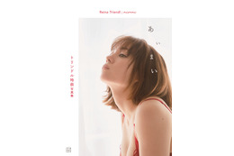 トリンドル玲奈、写真集の発売前重版決定！記念に白ドレス姿の新カット公開 画像